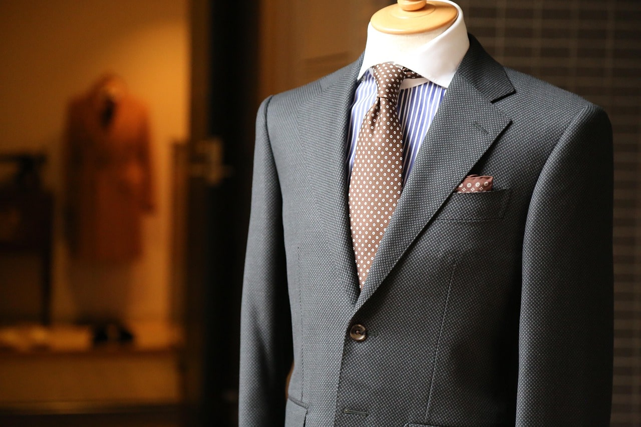 Statement Accessories Gaining Popularity in Offices