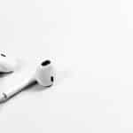 Suitcases with GPS and built-in batteries