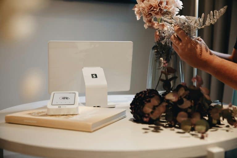 Jewelry boxes charging smart accessories